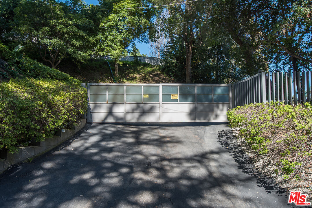 1054 Shadow Hill Way