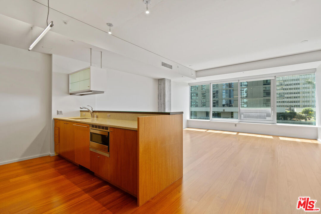 1155 S Grand Ave Unit: 815
