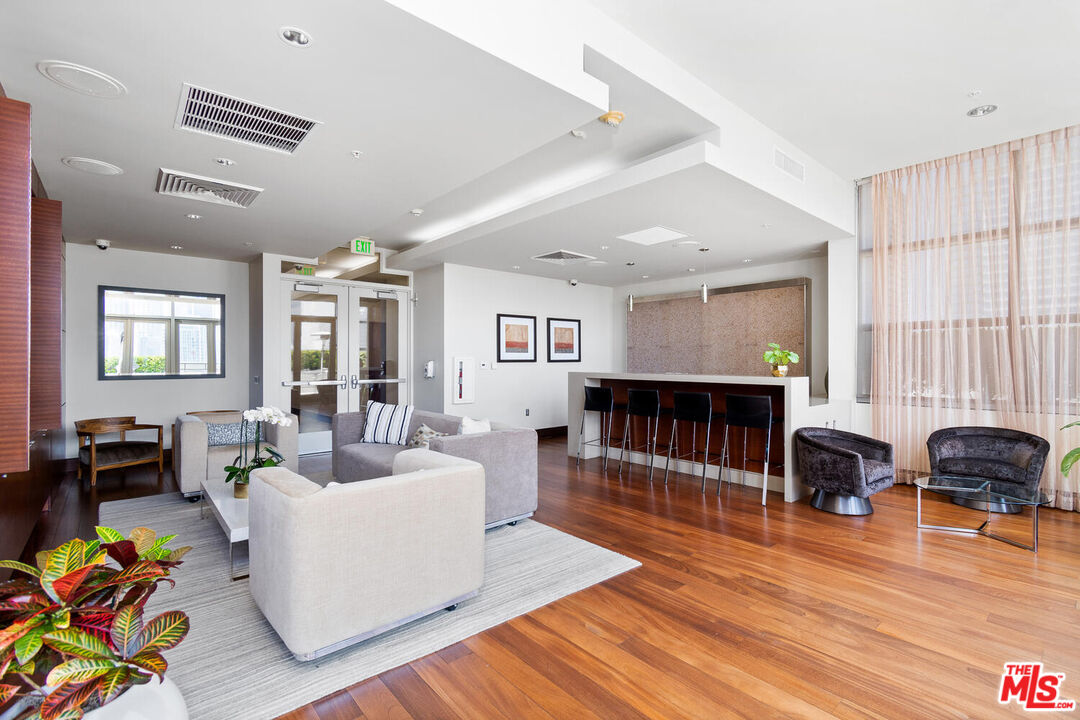 1155 S Grand Ave Unit: 815