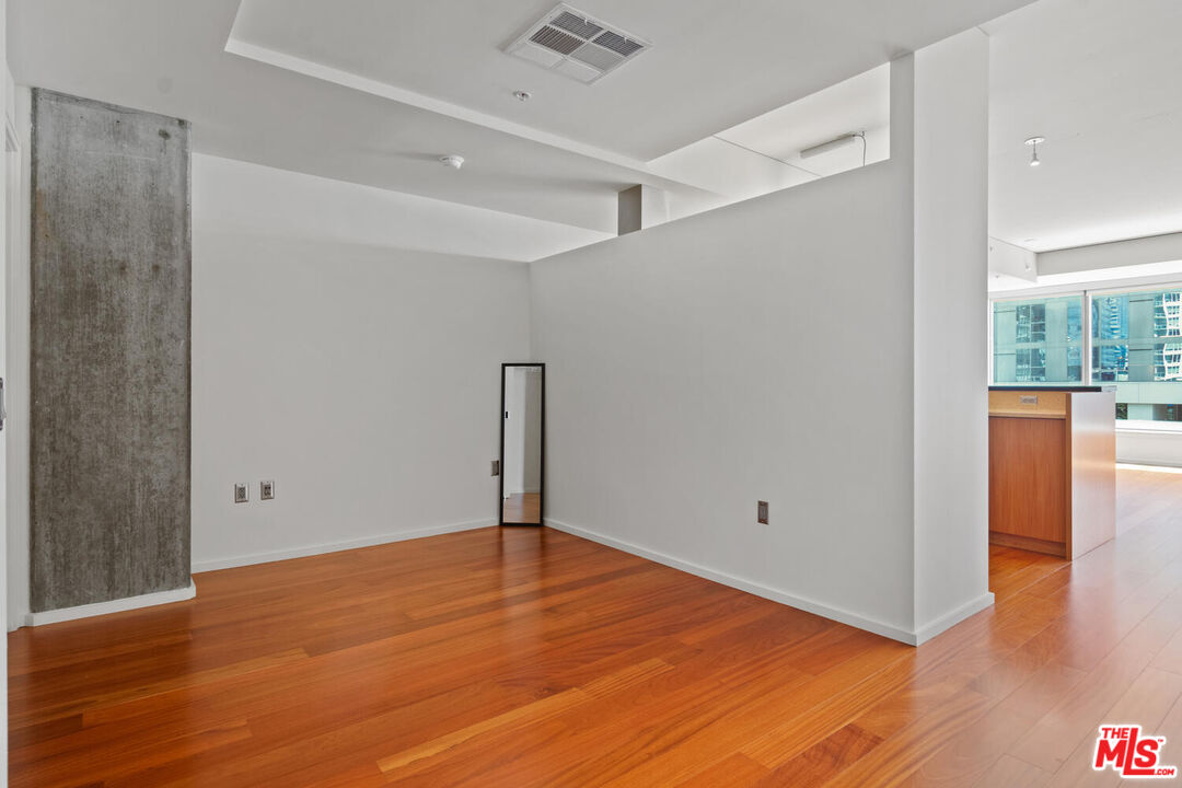 1155 S Grand Ave Unit: 815