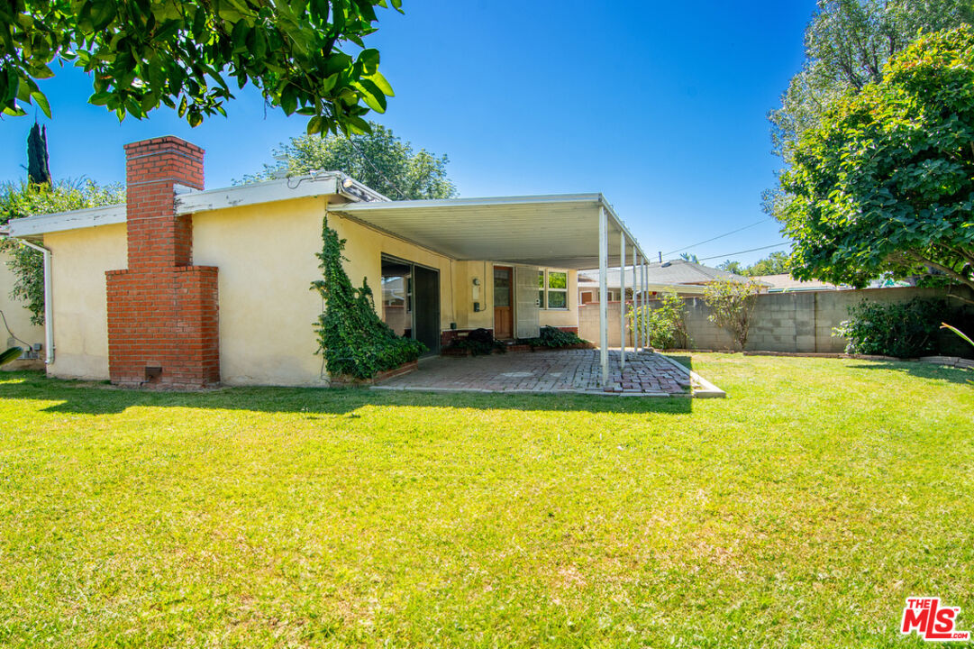 6943 Zelzah Ave