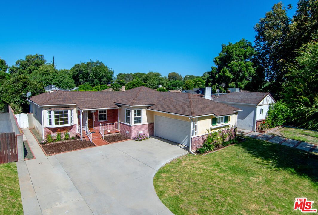 6943 Zelzah Ave