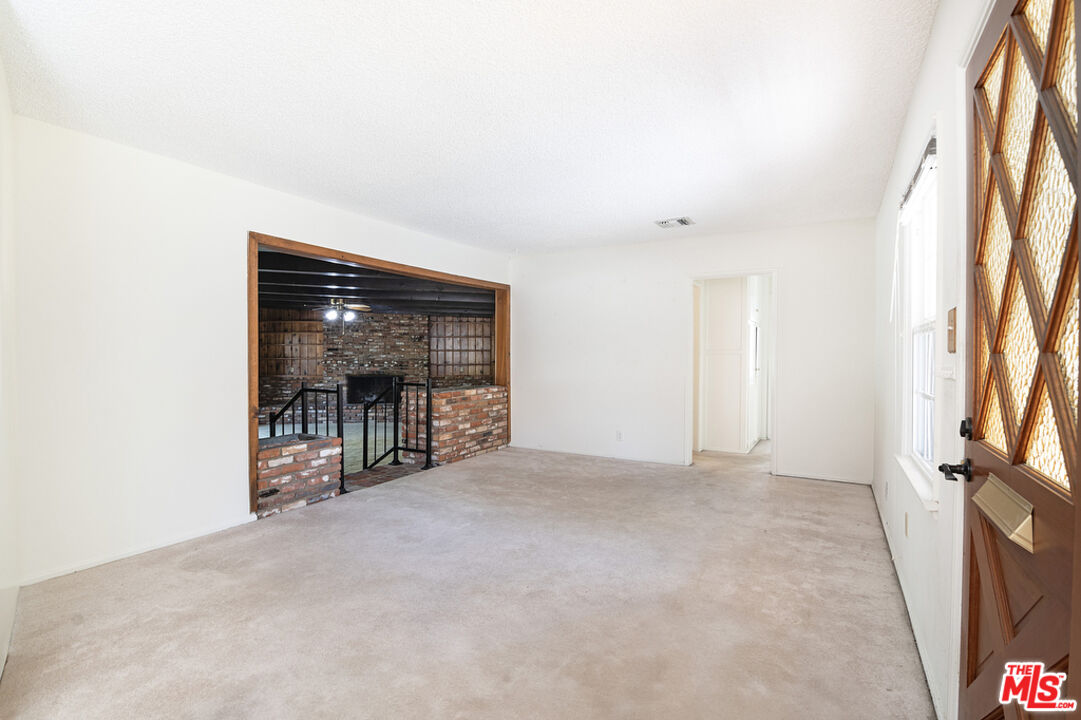 6943 Zelzah Ave