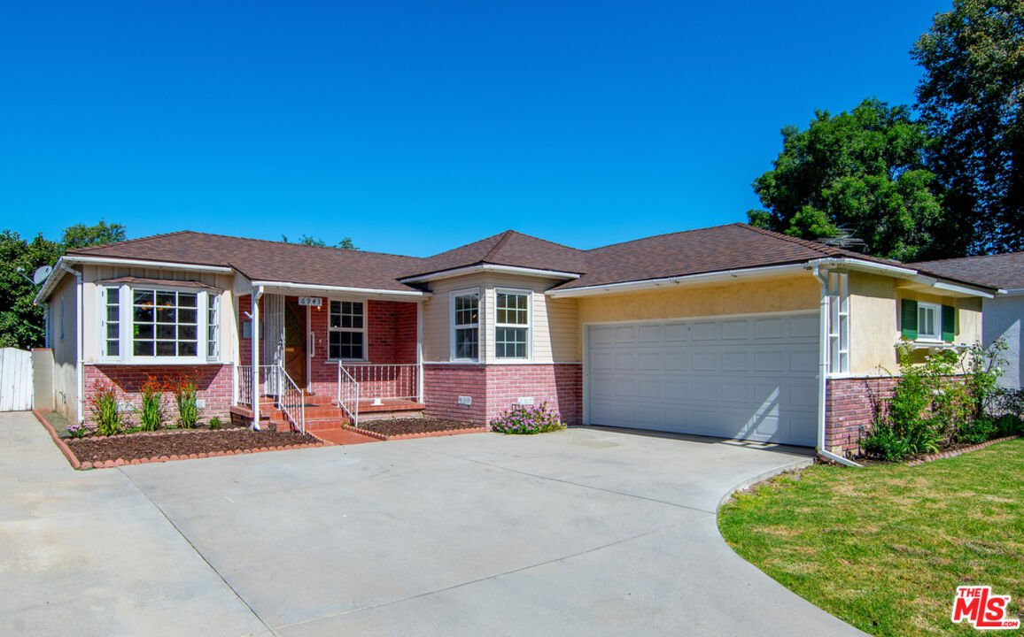 6943 Zelzah Ave