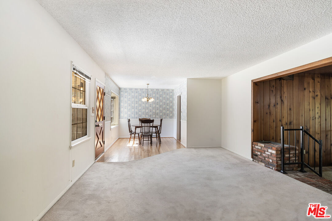 6943 Zelzah Ave