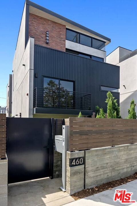460 S. Venice Blvd