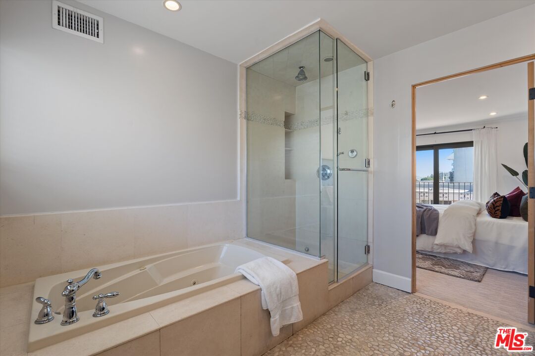 108 S Wetherly Dr Unit: 3
