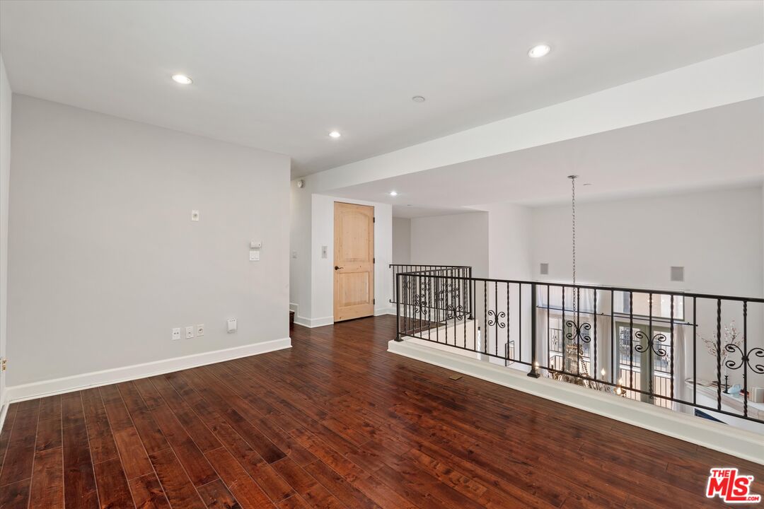 108 S Wetherly Dr Unit: 3