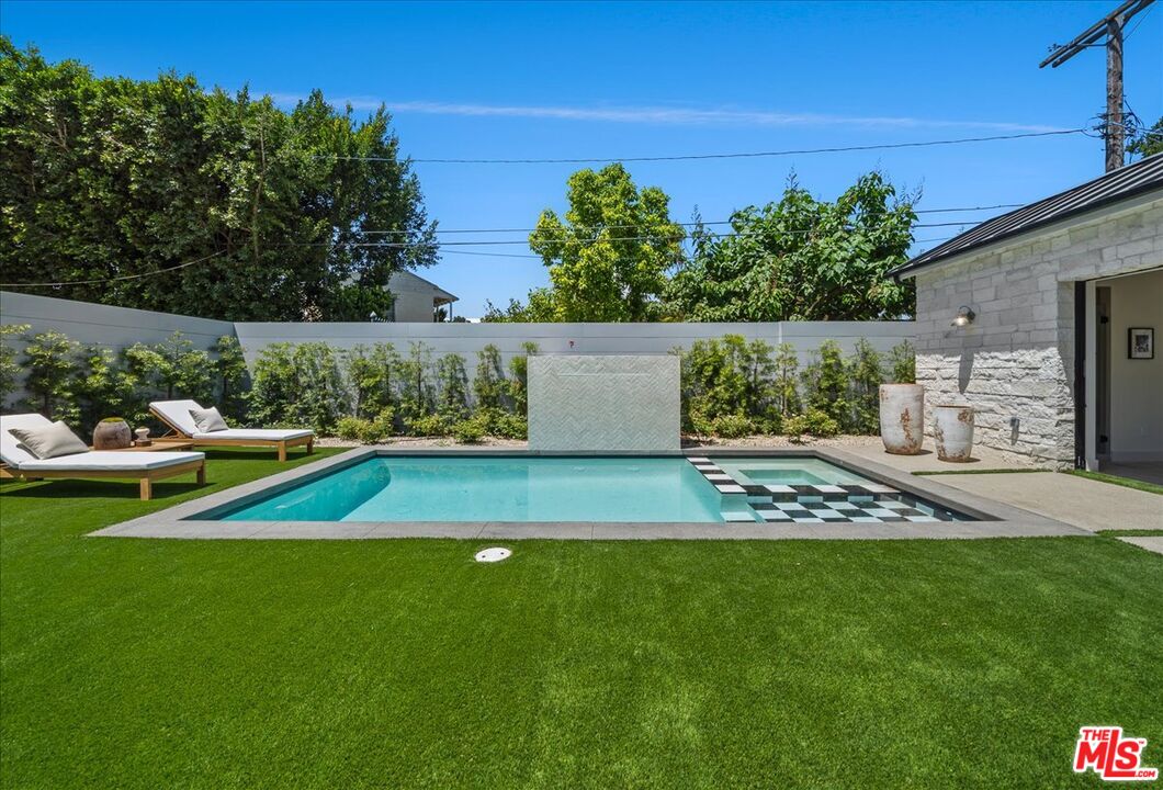 11317 Valley Spring Ln