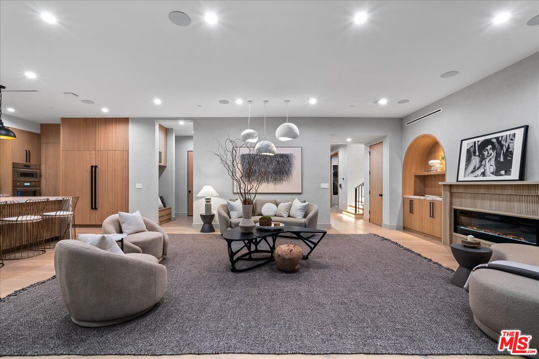 11317 Valley Spring Ln