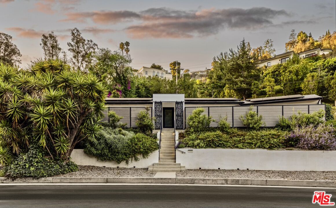 1550 Benedict Canyon Dr