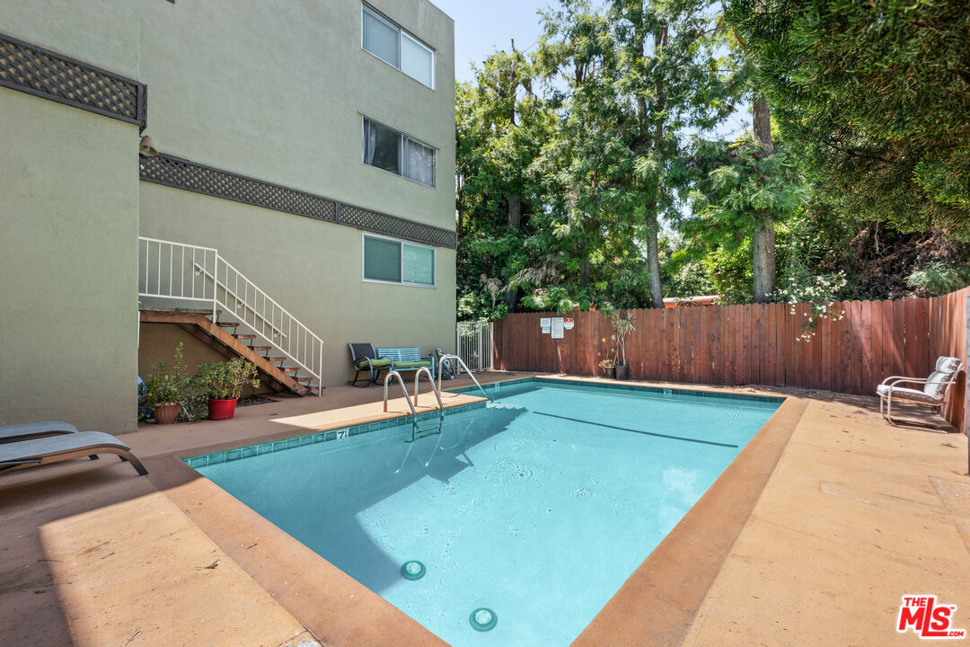 5215 Balboa Blvd Unit: 108