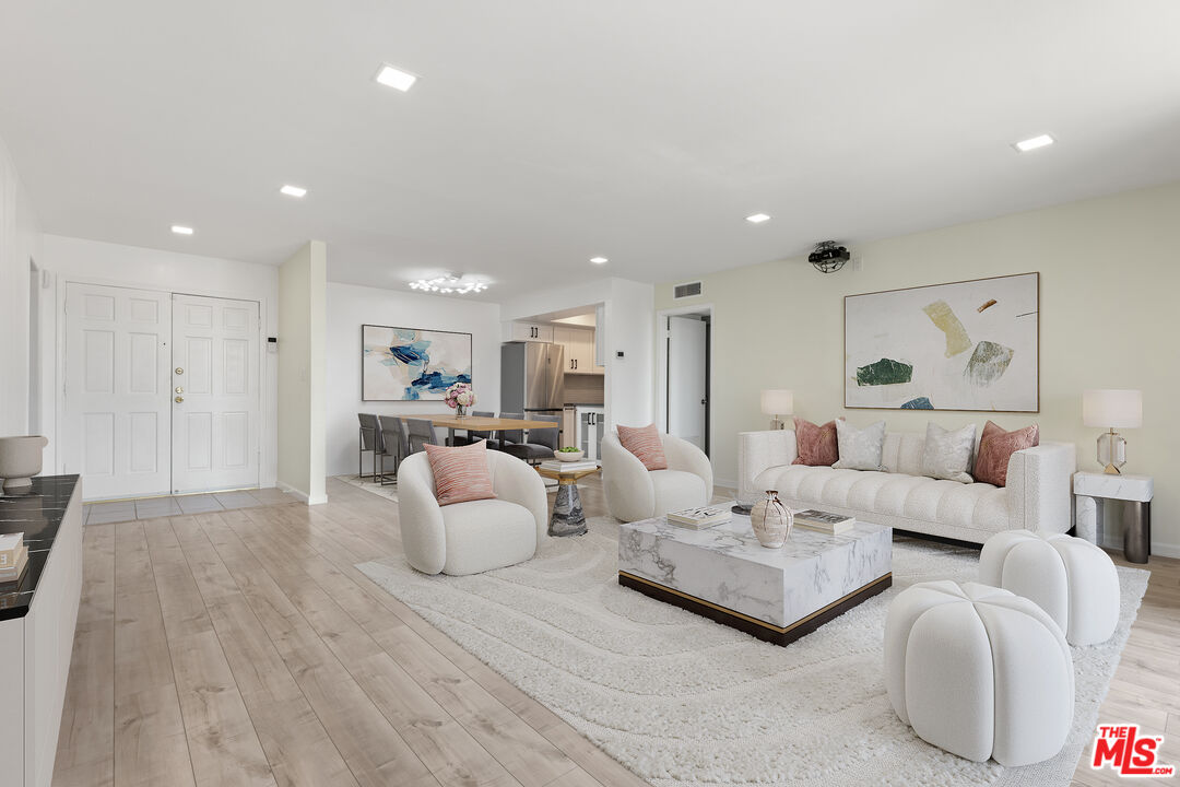5215 Balboa Blvd Unit: 108