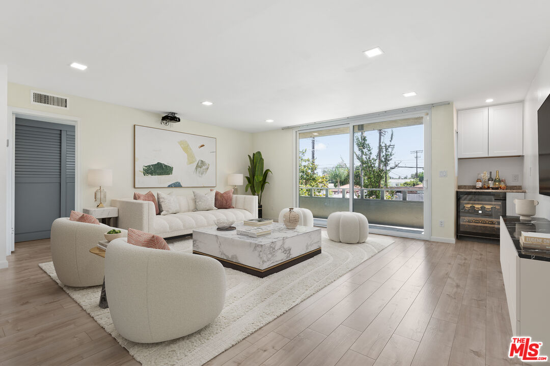 5215 Balboa Blvd Unit: 108