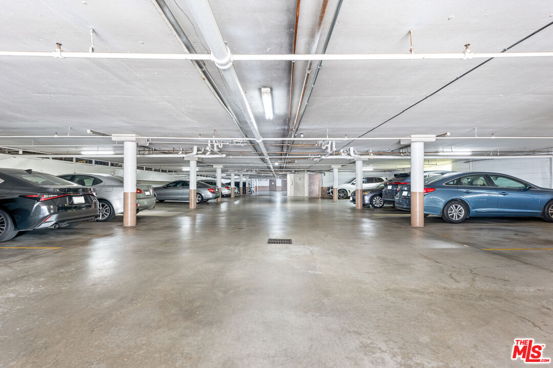 5215 Balboa Blvd Unit: 108