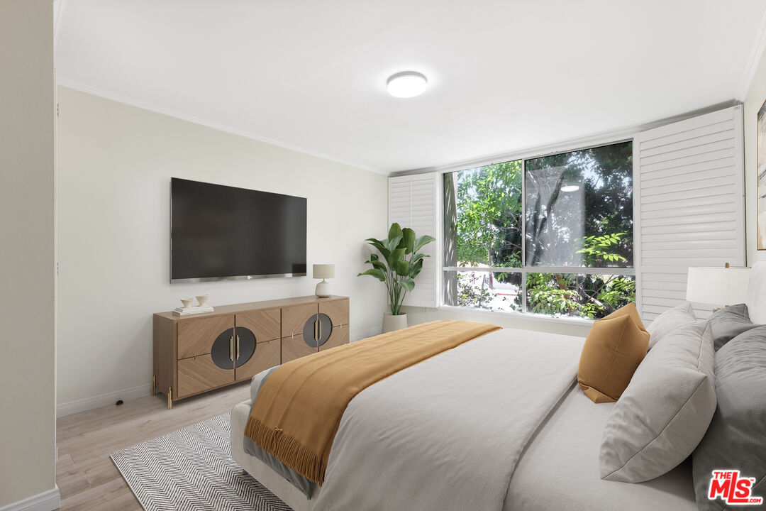 5215 Balboa Blvd Unit: 108