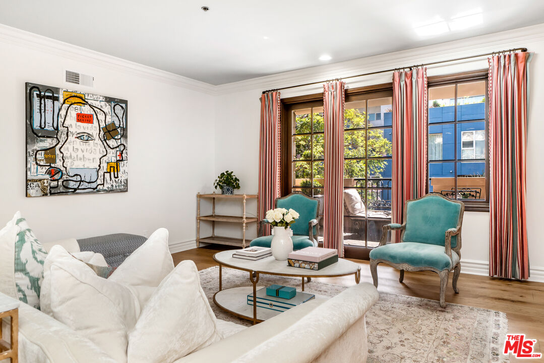 850 N Croft Ave Unit: 206