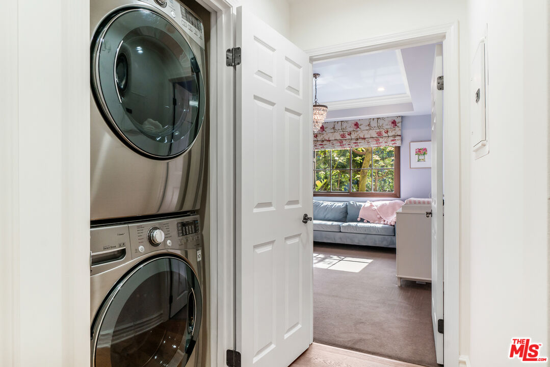 850 N Croft Ave Unit: 206