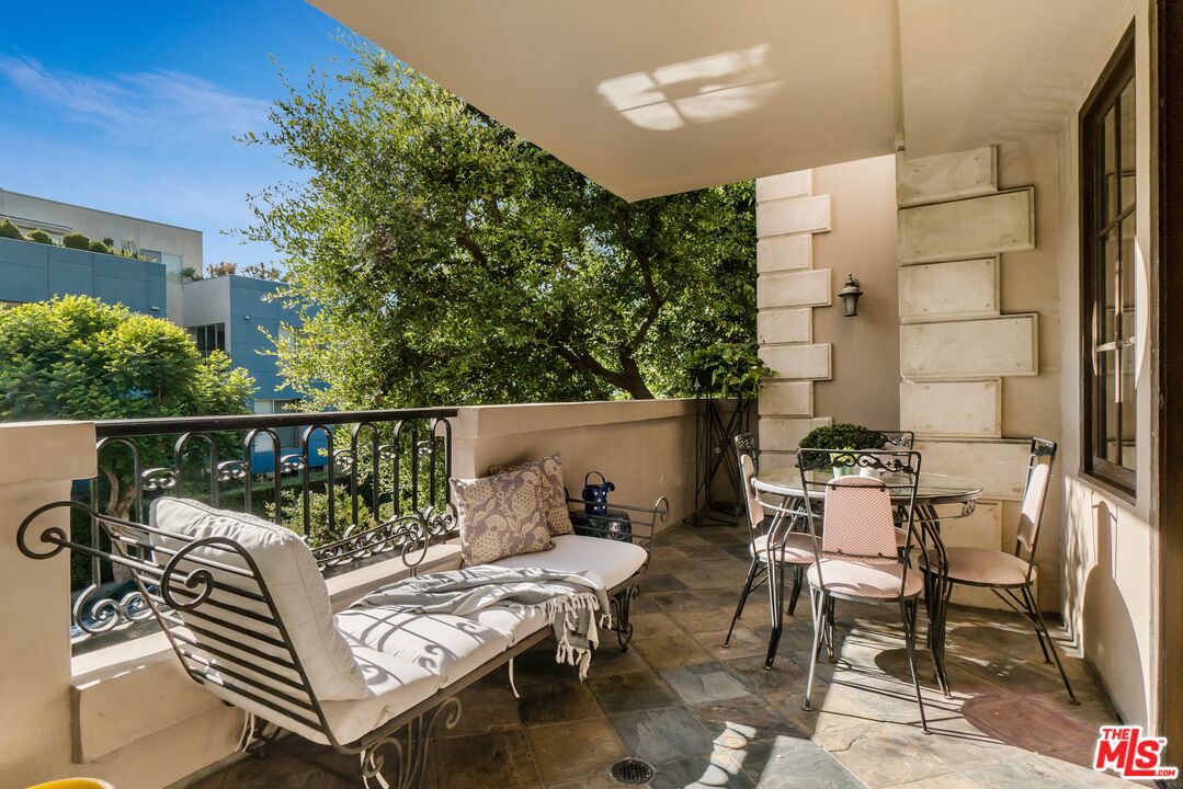 850 N Croft Ave Unit: 206