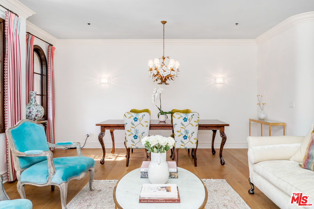 850 N Croft Ave Unit: 206