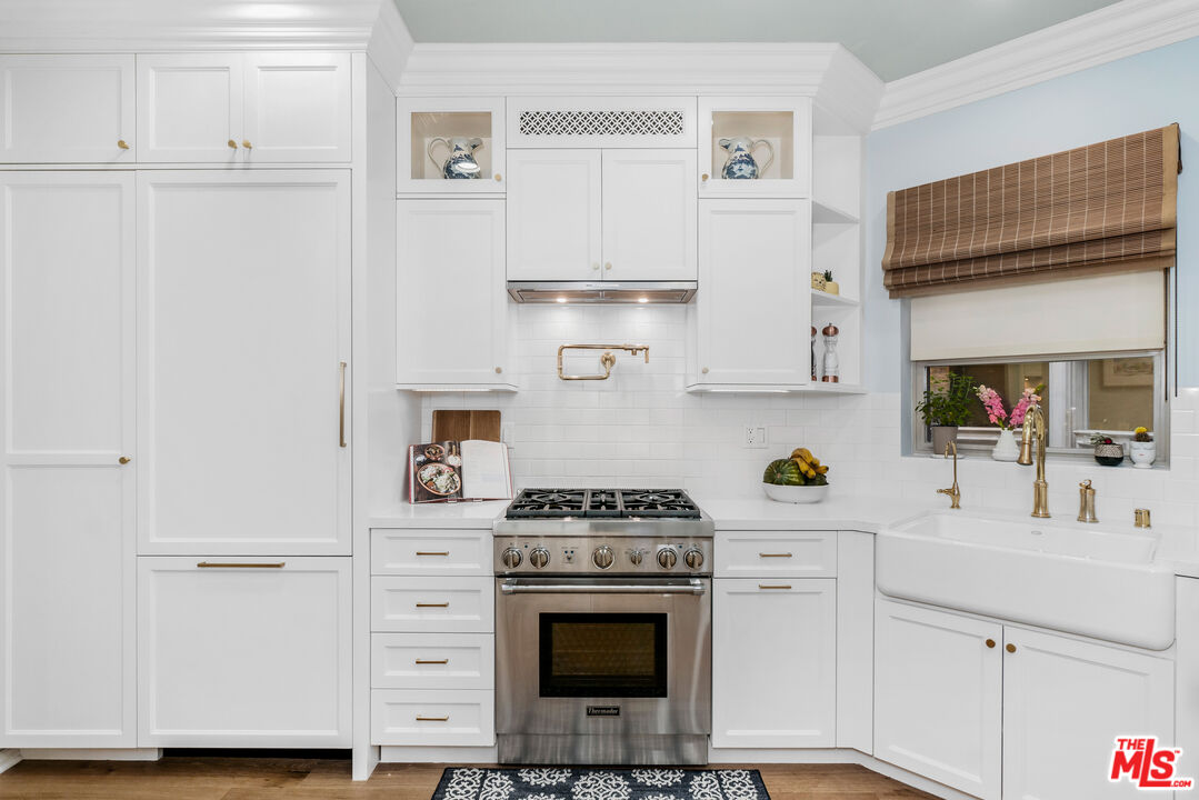 850 N Croft Ave Unit: 206