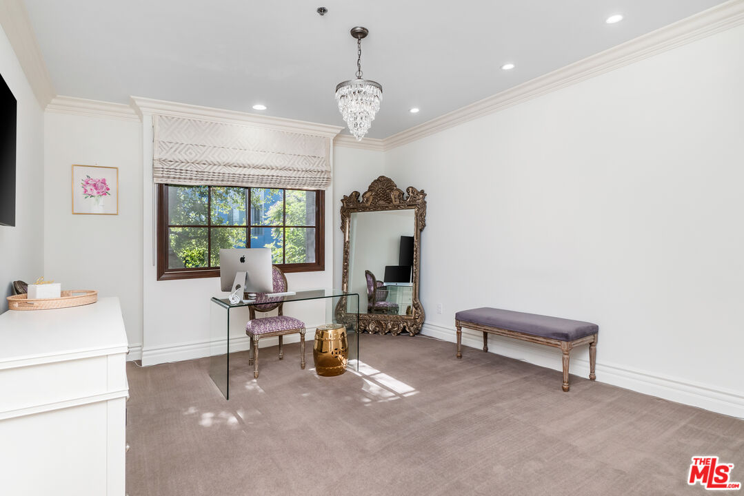 850 N Croft Ave Unit: 206