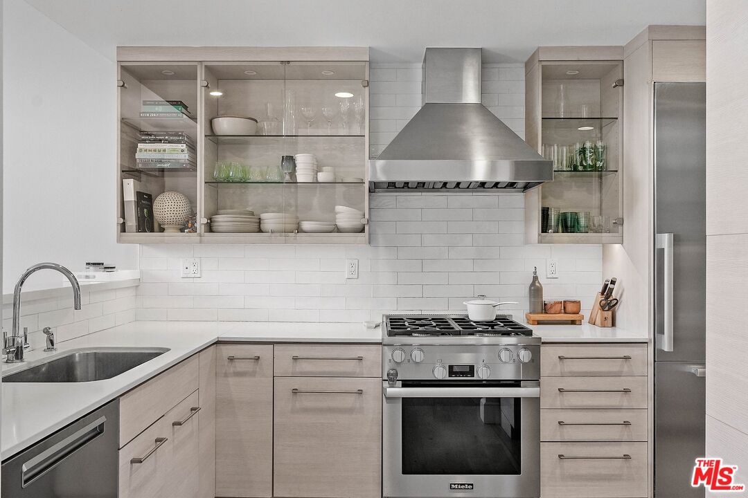 484 E California Blvd Unit: 13