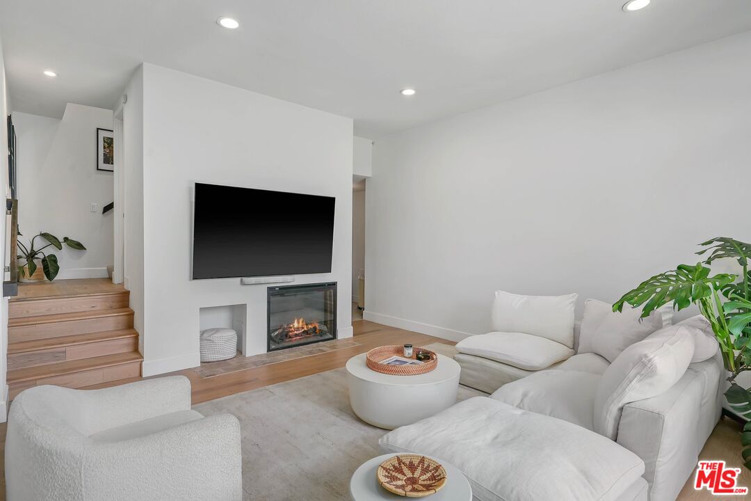 484 E California Blvd Unit: 13