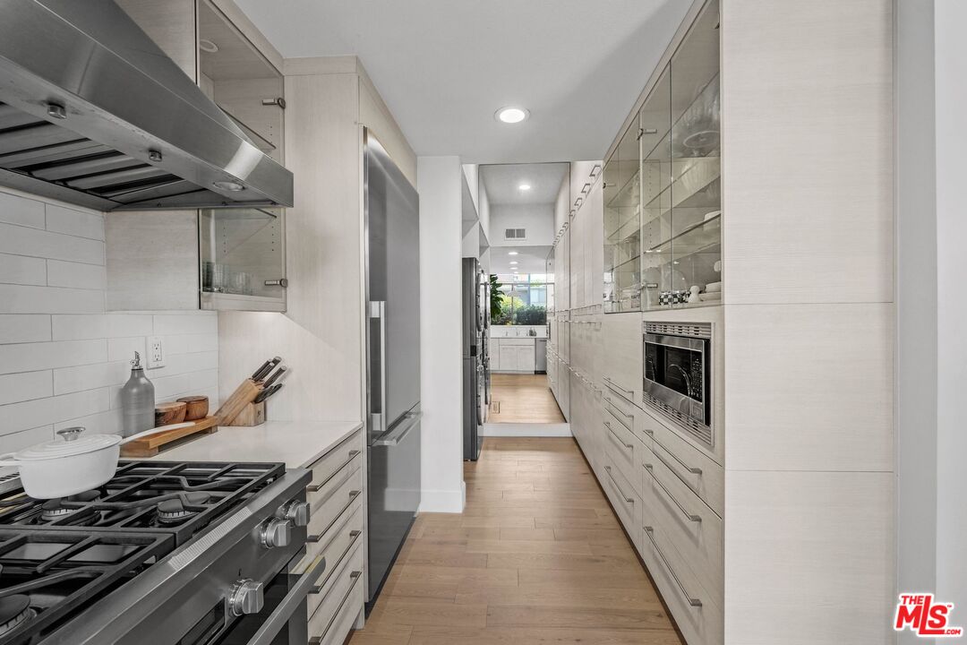 484 E California Blvd Unit: 13