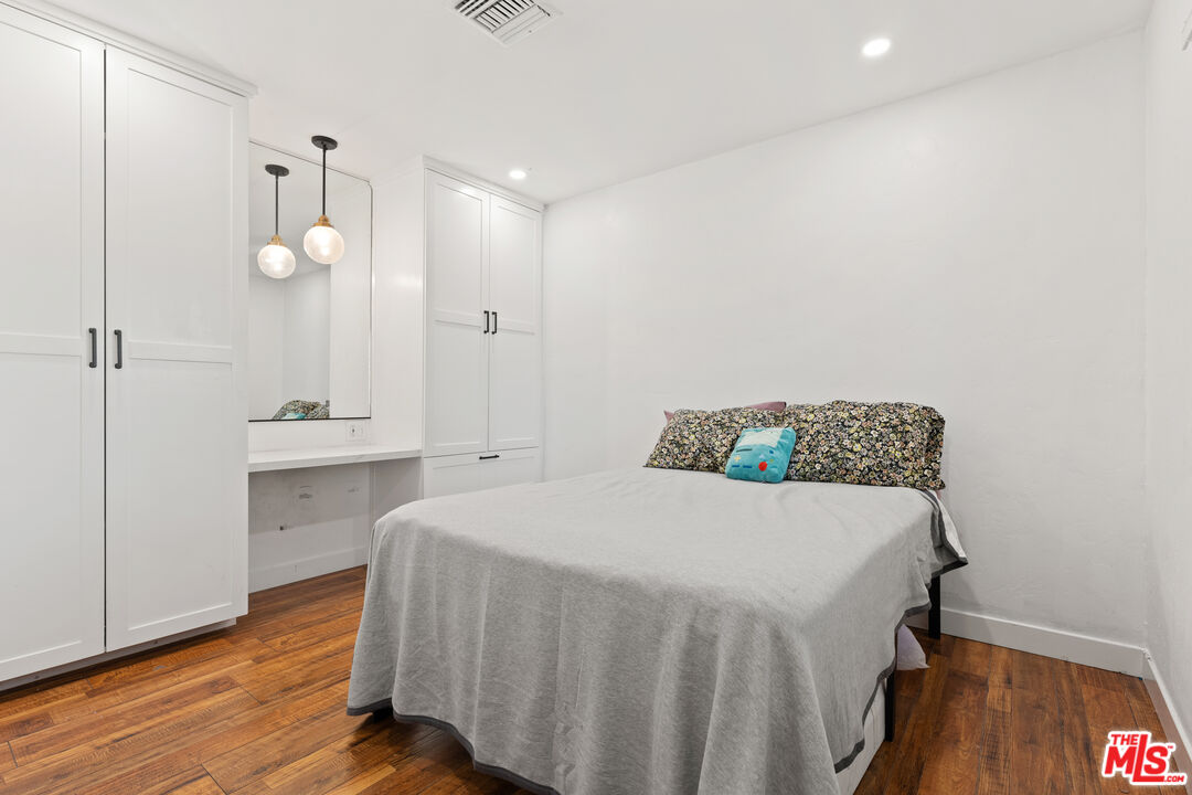 10051 Valley Circle Blvd Unit: 1