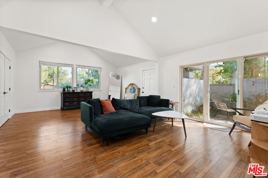 10051 Valley Circle Blvd Unit: 1