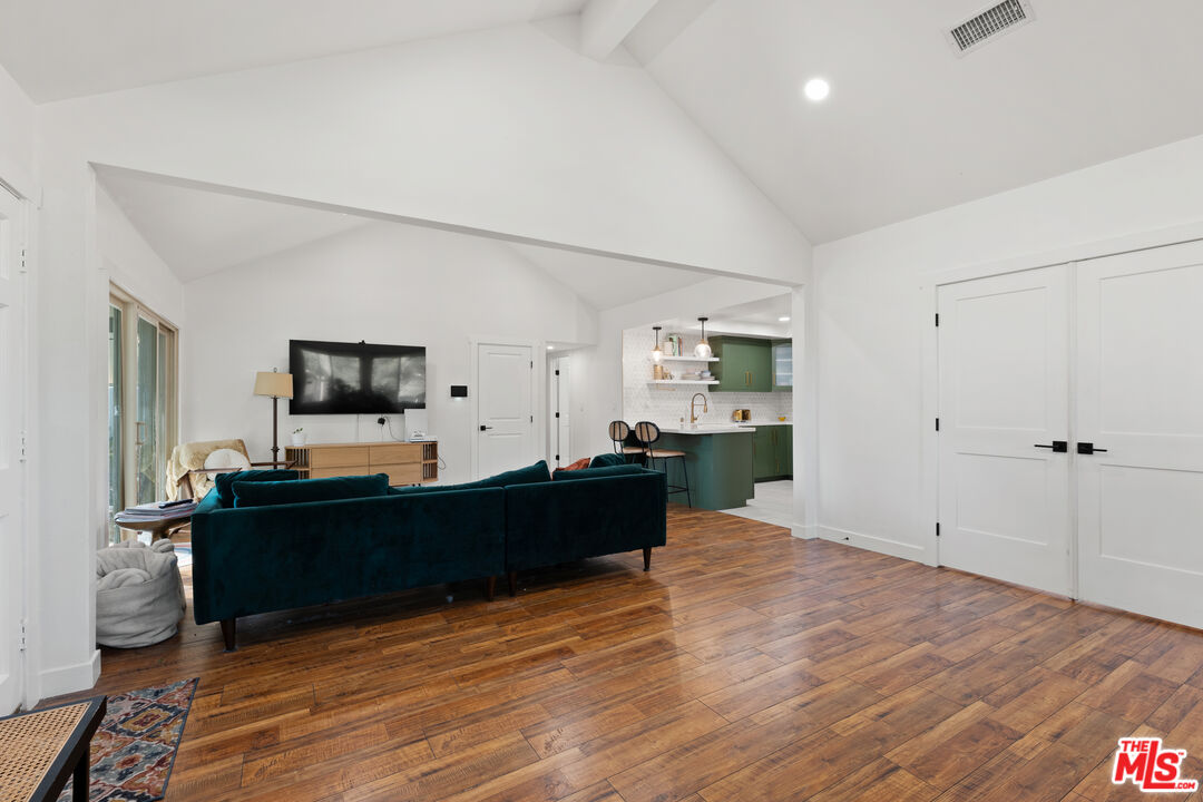 10051 Valley Circle Blvd Unit: 1
