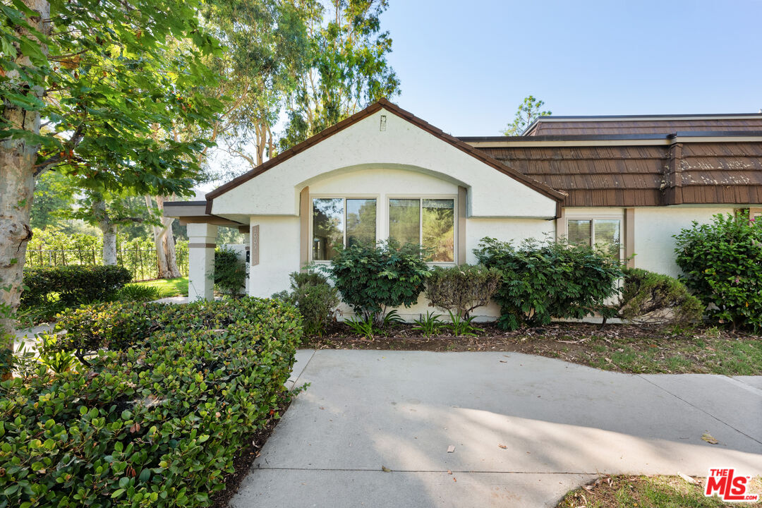 10051 Valley Circle Blvd Unit: 1