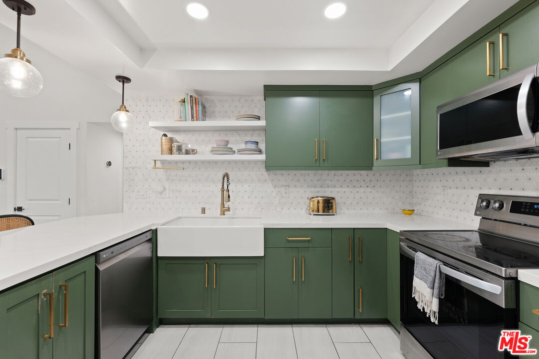 10051 Valley Circle Blvd Unit: 1
