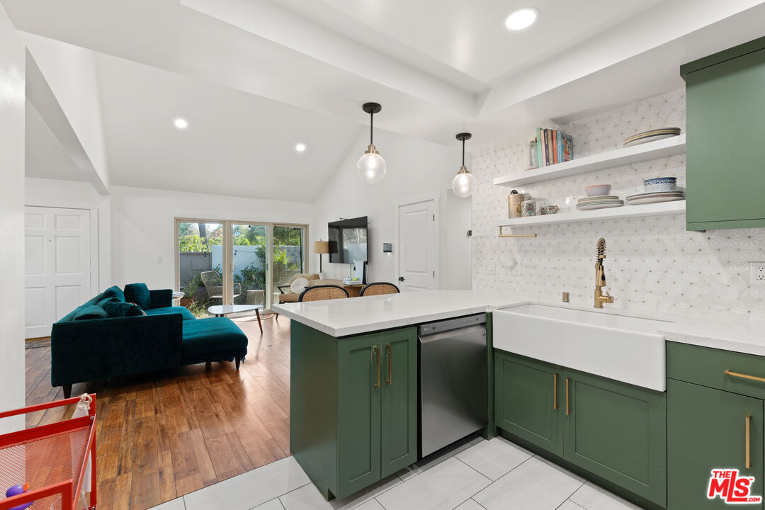 10051 Valley Circle Blvd Unit: 1