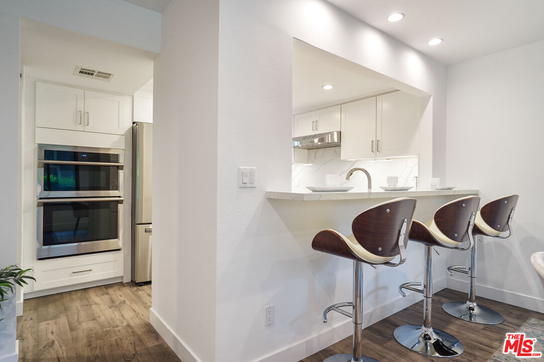 6716 Clybourn Ave Unit: 124