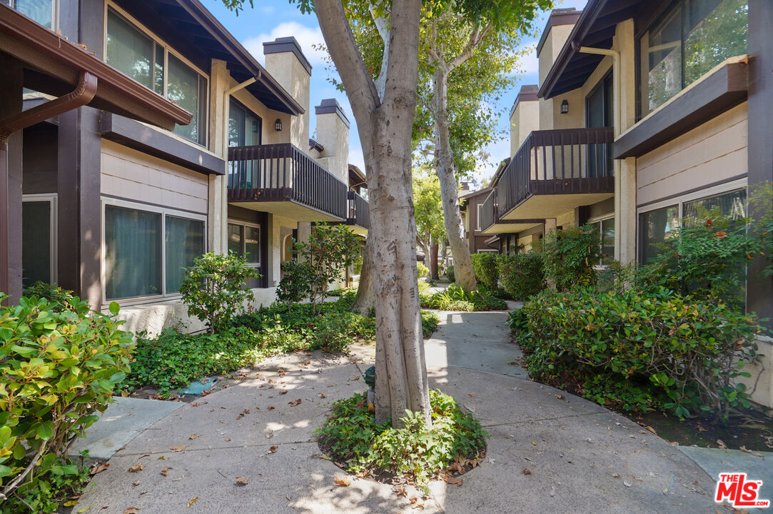 6716 Clybourn Ave Unit: 124