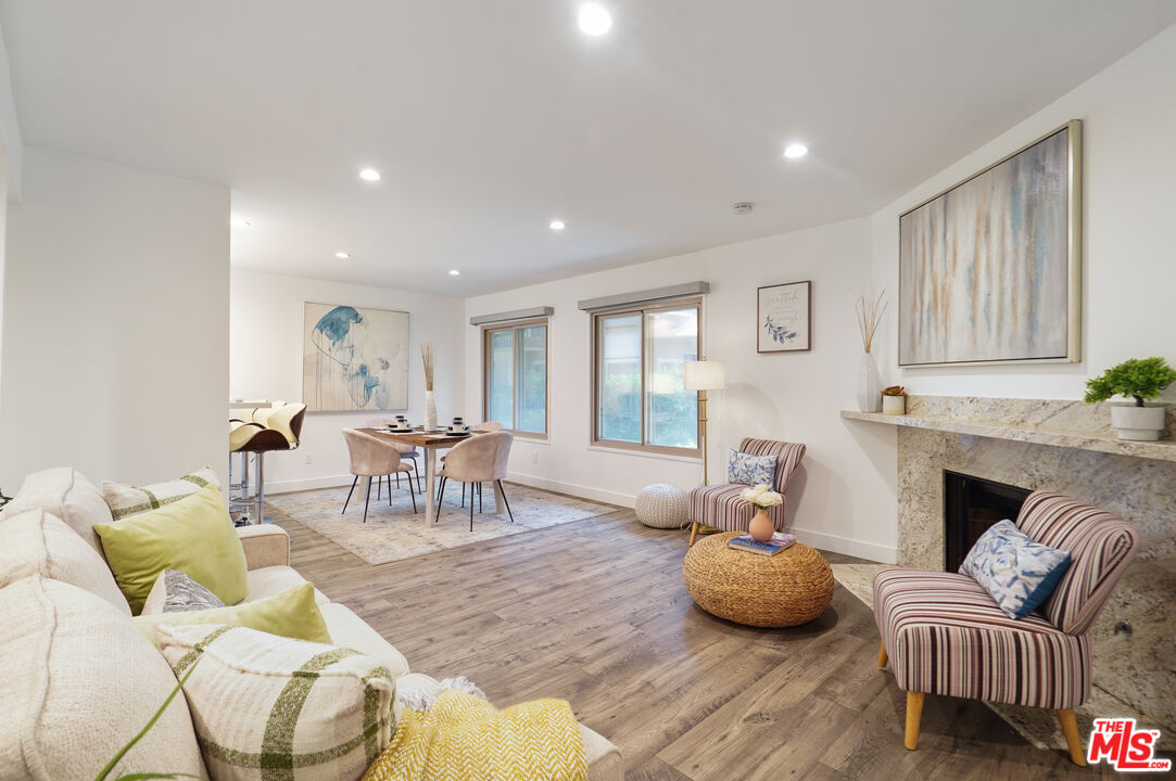 6716 Clybourn Ave Unit: 124
