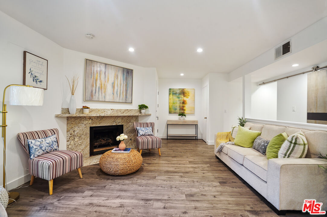 6716 Clybourn Ave Unit: 124
