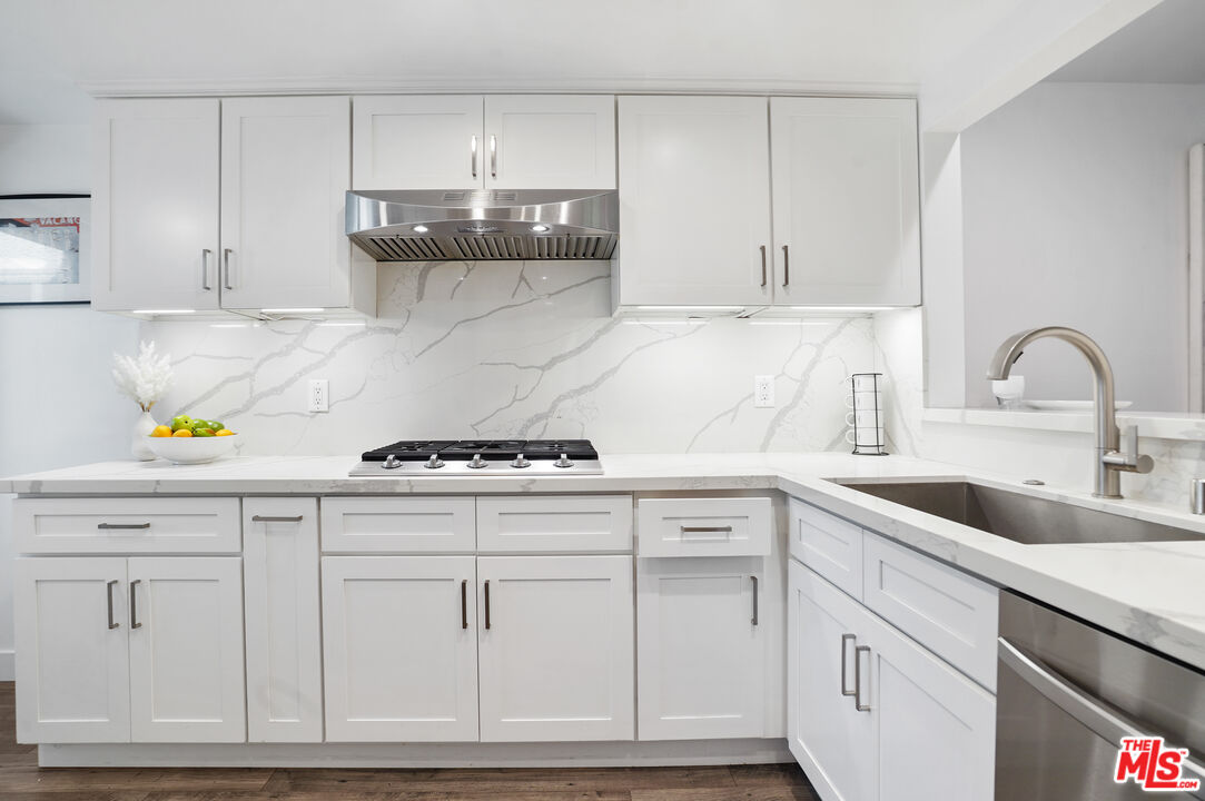 6716 Clybourn Ave Unit: 124