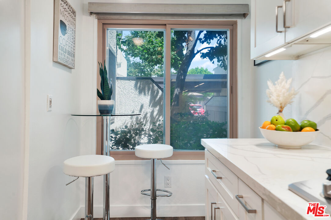 6716 Clybourn Ave Unit: 124