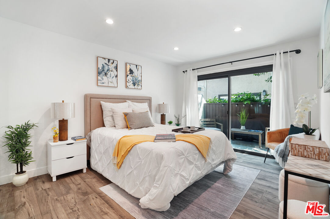 6716 Clybourn Ave Unit: 124