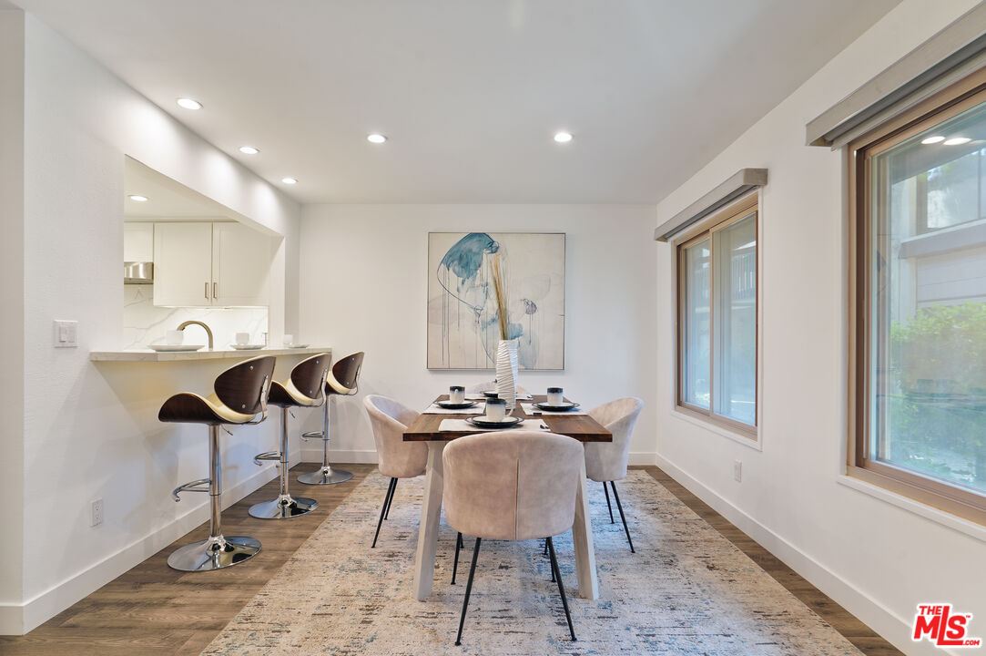 6716 Clybourn Ave Unit: 124