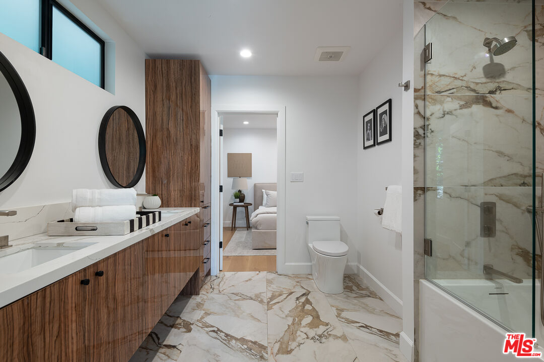 21334 Mulholland Dr
