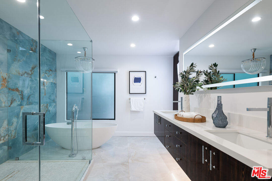 21334 Mulholland Dr
