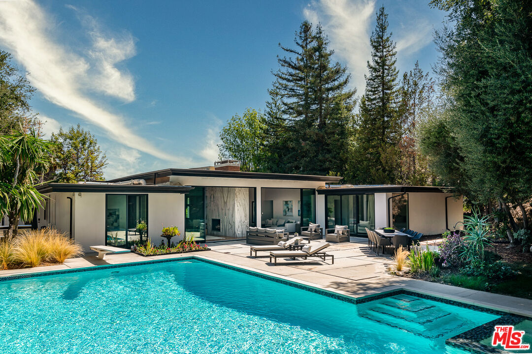 21334 Mulholland Dr