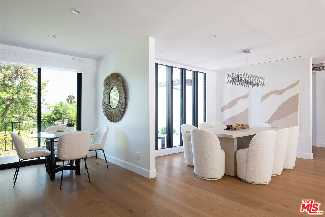 21334 Mulholland Dr