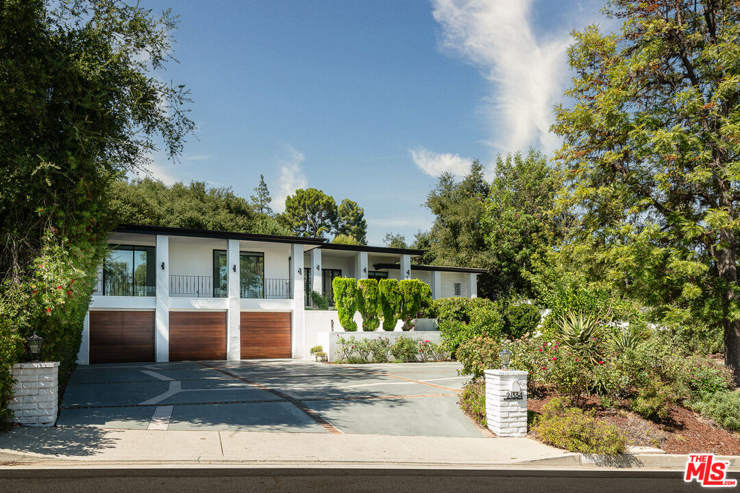 21334 Mulholland Dr