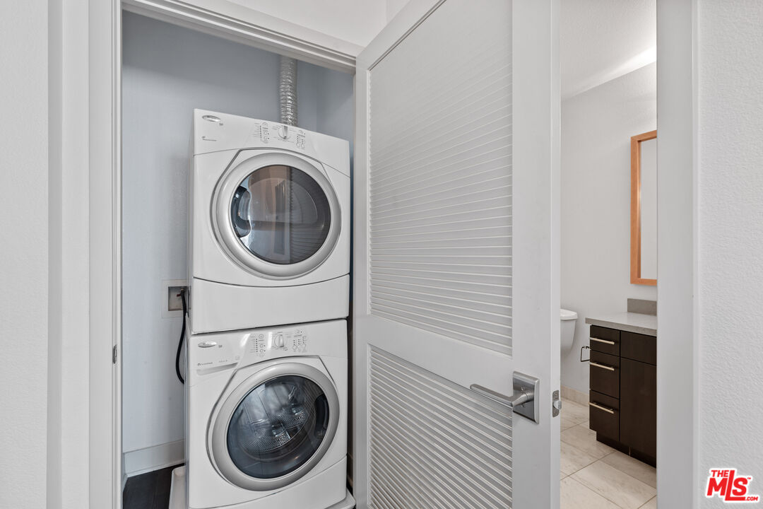 4211 Redwood Ave Unit: 303