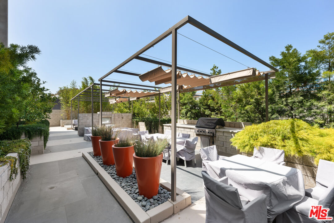 4211 Redwood Ave Unit: 303